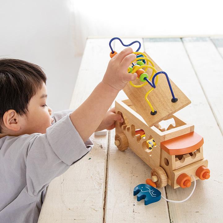 知育玩具 3歳 アニマル ビーズ バス エドインター おもちゃ 車 木製 型