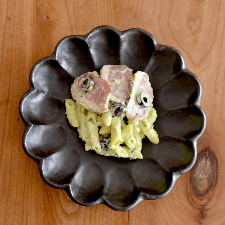 お皿 おしゃれ リンカ 白練 黒練 21cm 七寸皿 カネコ小兵 花型 和食器