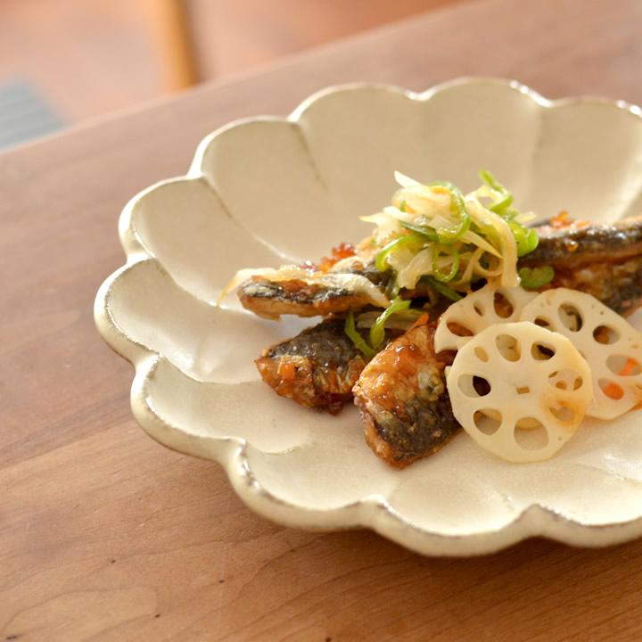 お皿 おしゃれ リンカ 白練 黒練 21cm 七寸皿 カネコ小兵 花型 和食器