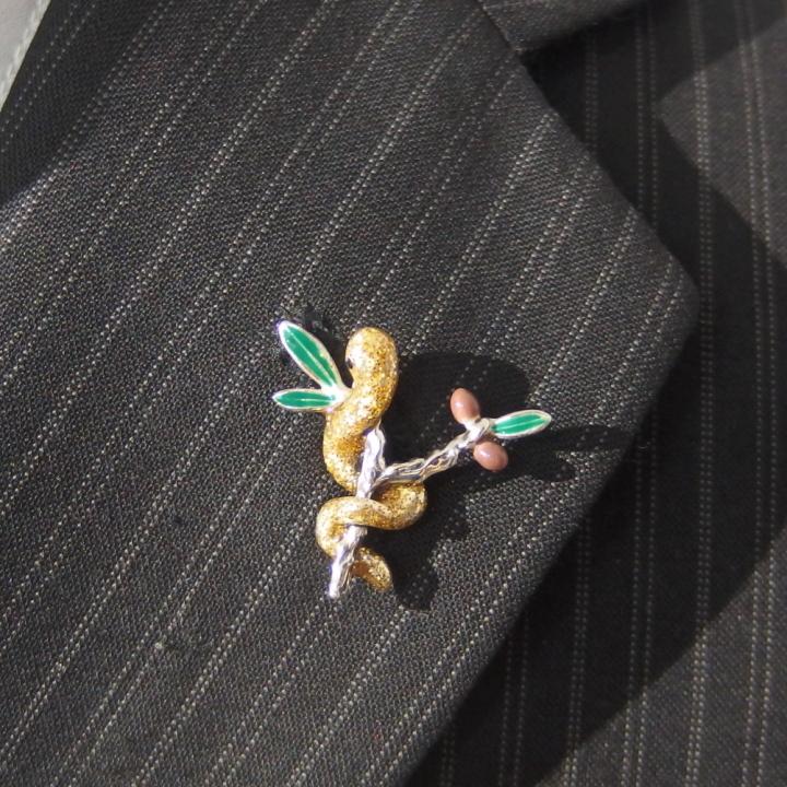 SATURNO サツルノ ラペルピン ハリネズミ タイタック ピンブローチ