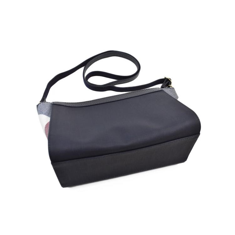 ブルーレーベルクレストブリッジ ショルダーバッグ BLUE LABEL CRESTBRIDGE（ブルーレーベルクレストブリッジ） ブルー