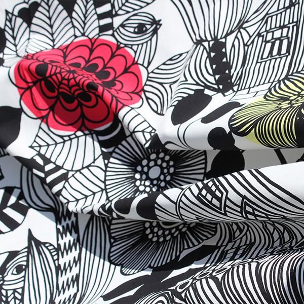 s11　Marimekko 花刺繍　タンクトップ ホワイト/ブラック s11様 専用 Marimekko 花刺繍 タンクトップ ホワイト/ブラック