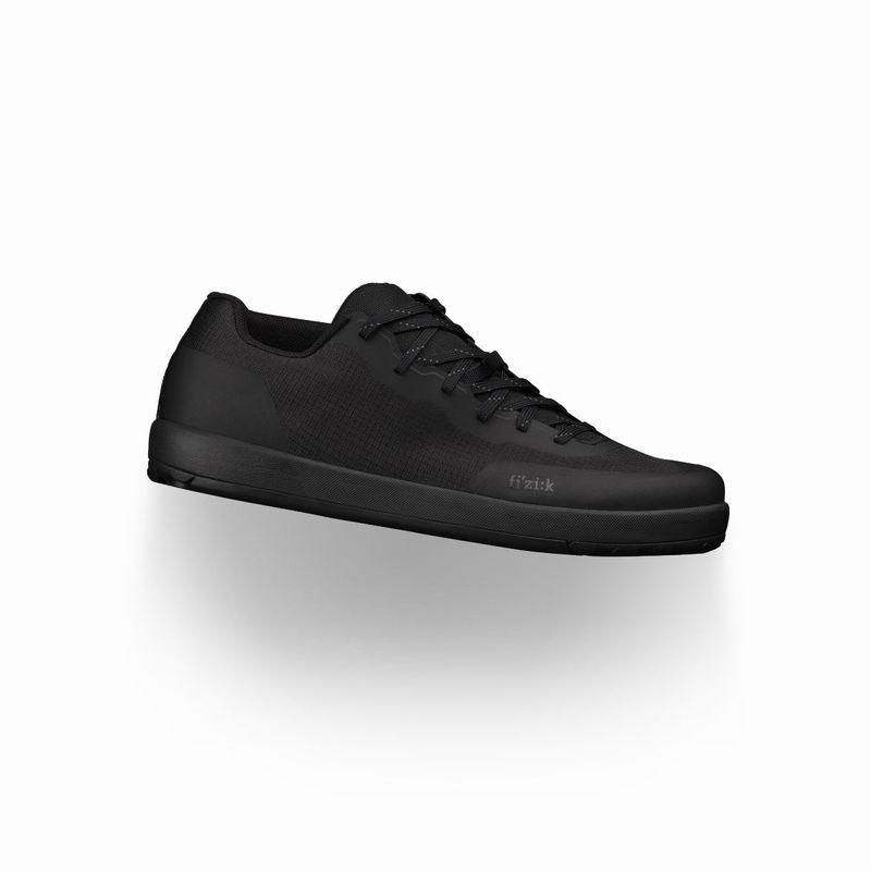 夏トクSALE)フィジーク（FIZIK） GRAVITA VERSOR FLAT ＜ブラック