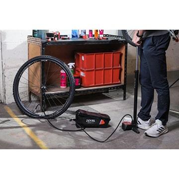 特セール)ゼファール(ZEFAL) TUBELESS TANK チューブレスタイヤ用 圧縮