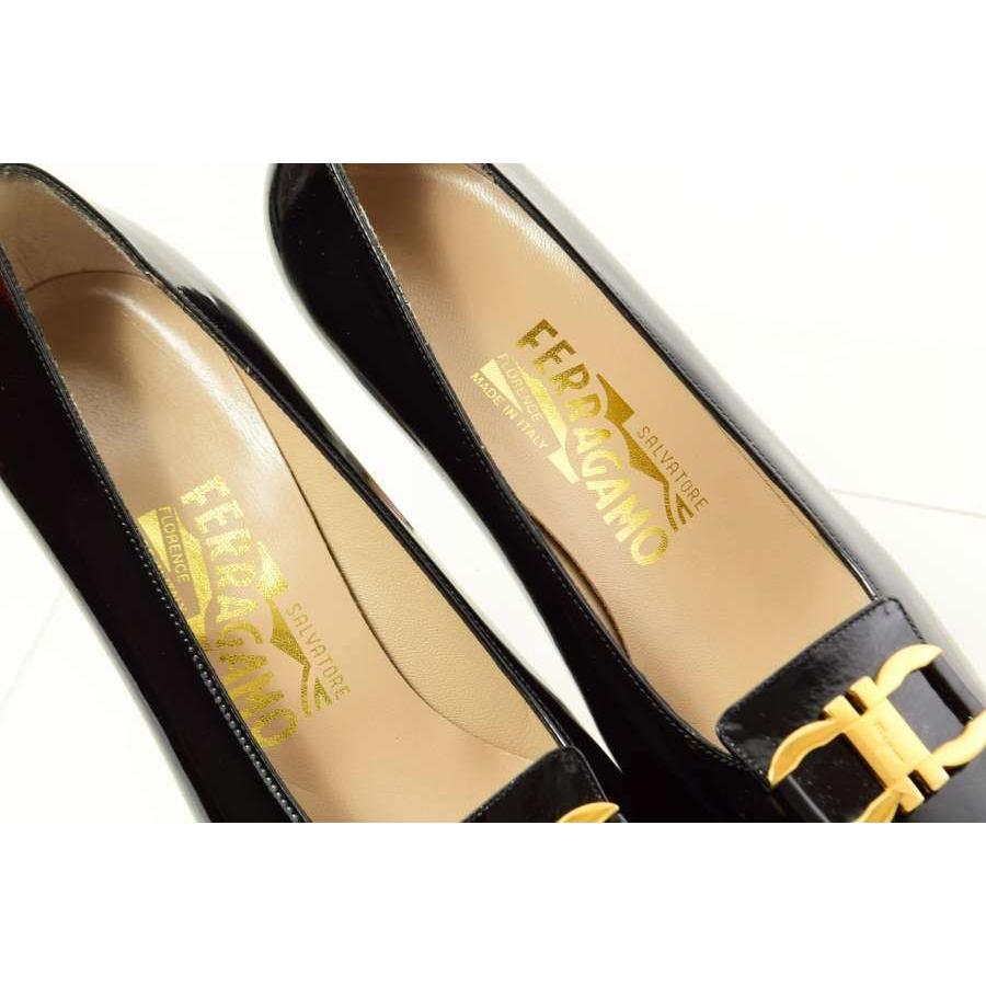 美品 サルヴァトーレフェラガモ パンプス ヴァラ ゴールド ブラック 7D 24