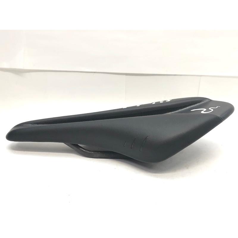 フィジーク FIZIK アリオネVSX ARIONE VERSUS X サドル カーボン フィジーク FIZIK アリオネVSX ARIONE VERSUS X サドル カーボン