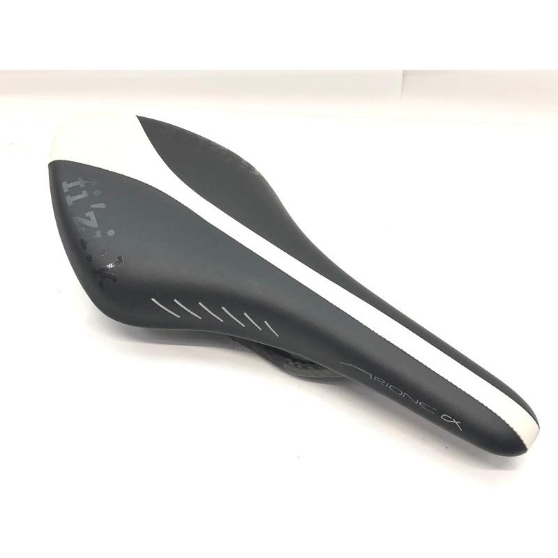 fi'zi:k フィジーク アリオネ CX サドル ブラック fi'zi:k フィジーク アリオネ CX サドル ブラック