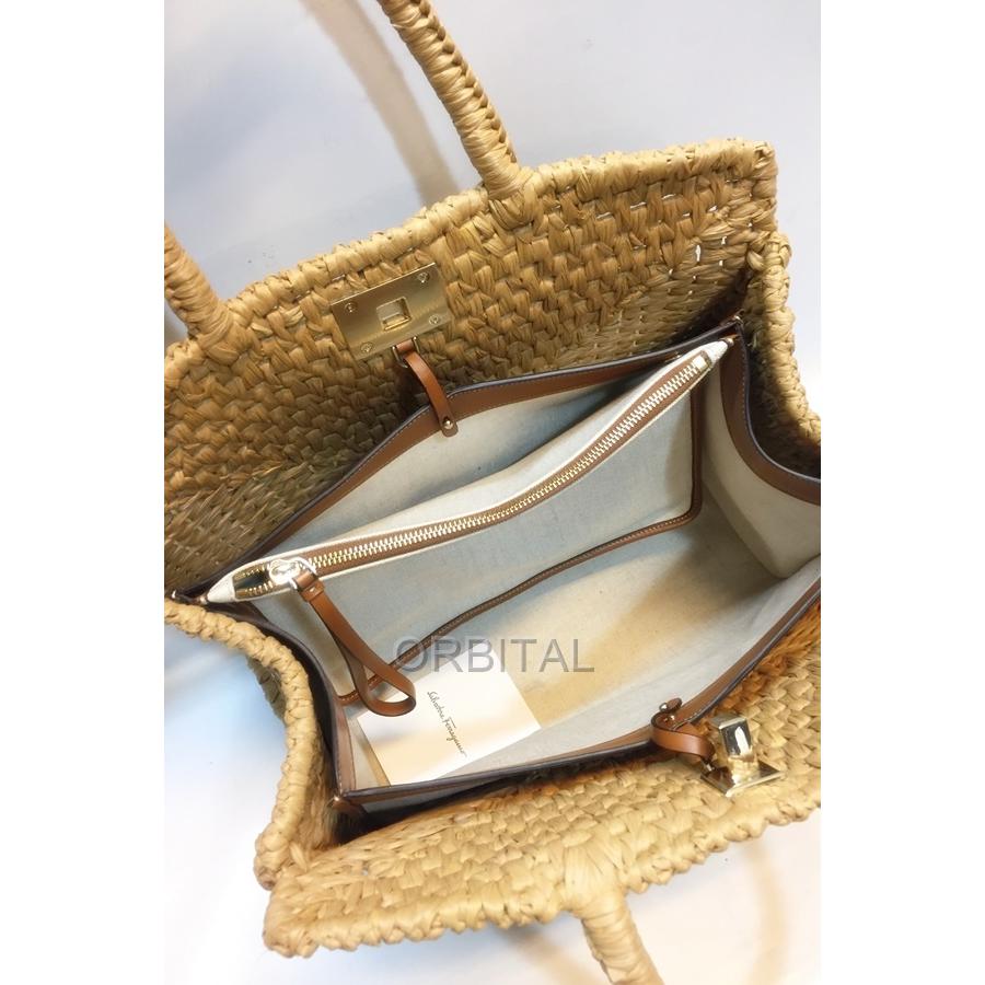 FERRAGAMO 代官山)Salvatore Ferragamo フェラガモ STUDIO FERRAGAMO 代官山)Salvatore Ferragamo フェラガモ STUDIO