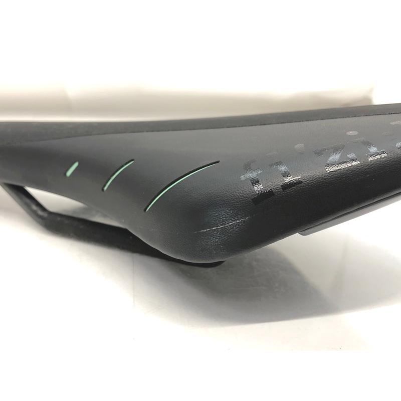 フィジーク　アリオネR3 カーボン　サドル フィジーク Fizik アリオネ ARIONE R3 サドル regular カーボン