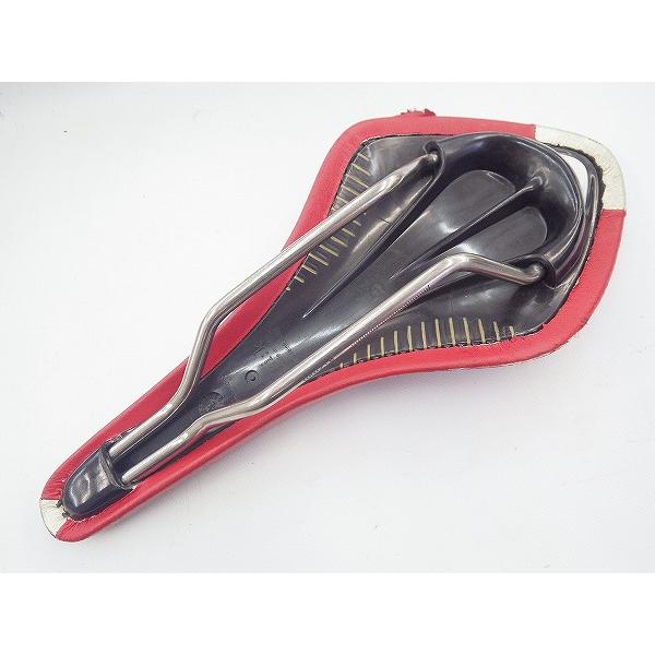 フィジーク　エルゴノミックサドル レッド・シルバー サドル フィジーク ARIONE TITANIOレール レッド/シルバー - 中古