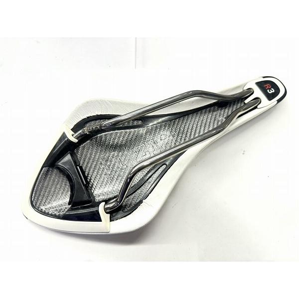 サドル フィジーク ARIONE R3 kiumレール ブラック/ホワイト - 中古