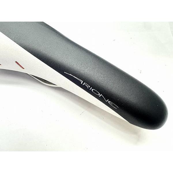 サドル フィジーク ARIONE R3 kiumレール ブラック/ホワイト - 中古