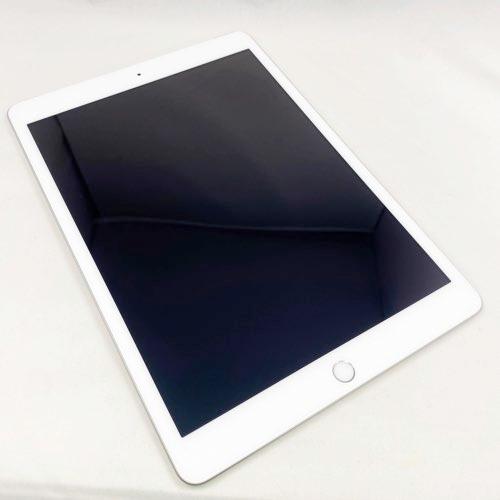 新古品 iPad（第8世代） Wi-Fi+Cellular 本体 SIMフリー 32GB