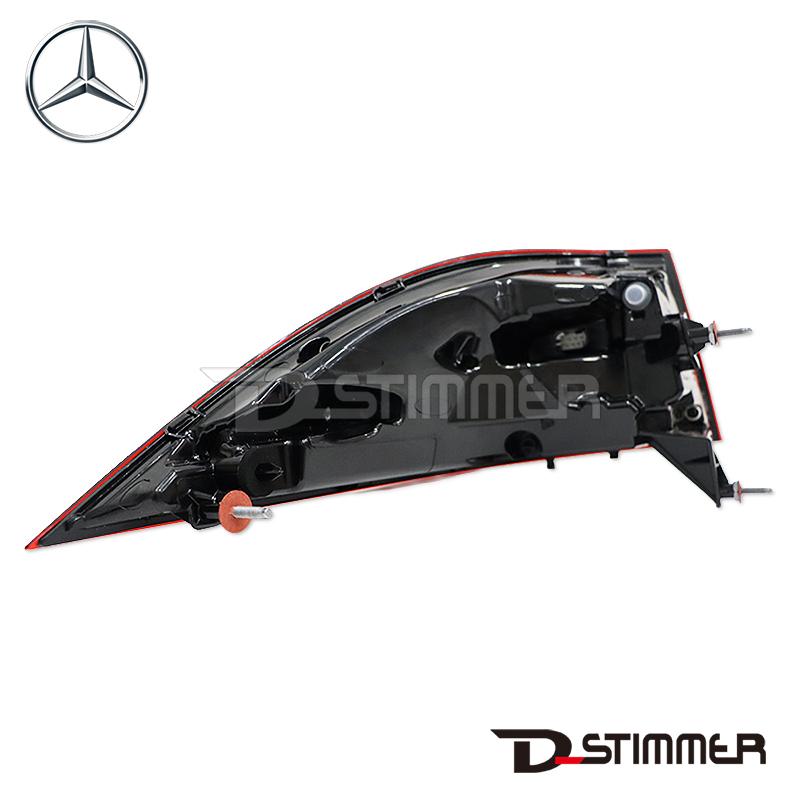Mercedes-Benz（メルセデス・ベンツ） 純正品 テールランプOUT 右側