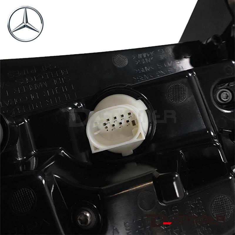 Mercedes-Benz（メルセデス・ベンツ） 純正品 テールランプOUT 左側