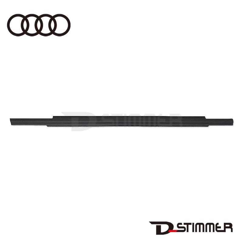 Audi（アウディ） 純正品 リアドアベルトモールアウター左側 8U0839477