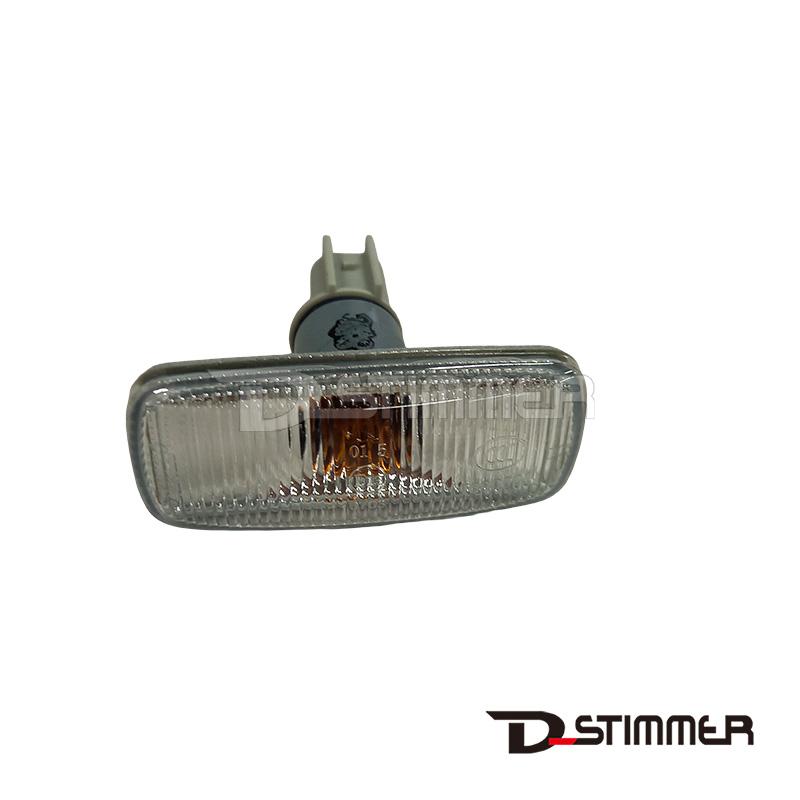 クライスラー CHRYSLER 純正品 サイドマーカーランプ 04806224AE