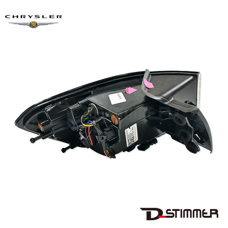 クライスラー CHRYSLER 純正品 テールランプOUT 右側 68458908AA