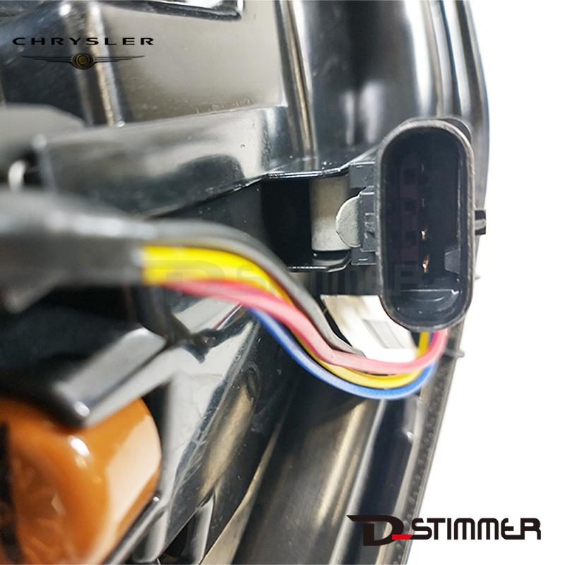 クライスラー CHRYSLER 純正品 テールランプOUT 右側 68458908AA