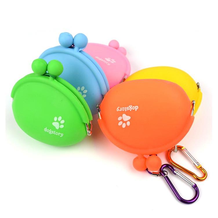 犬用おやつポーチ シリコン お出かけ用 撥水 お散歩 餌入れ おやつ入れ 犬の訓練 トレーニングポーチ 2個セット ゴミ袋 アウトドア 訓練バッグ ペ |  | 15