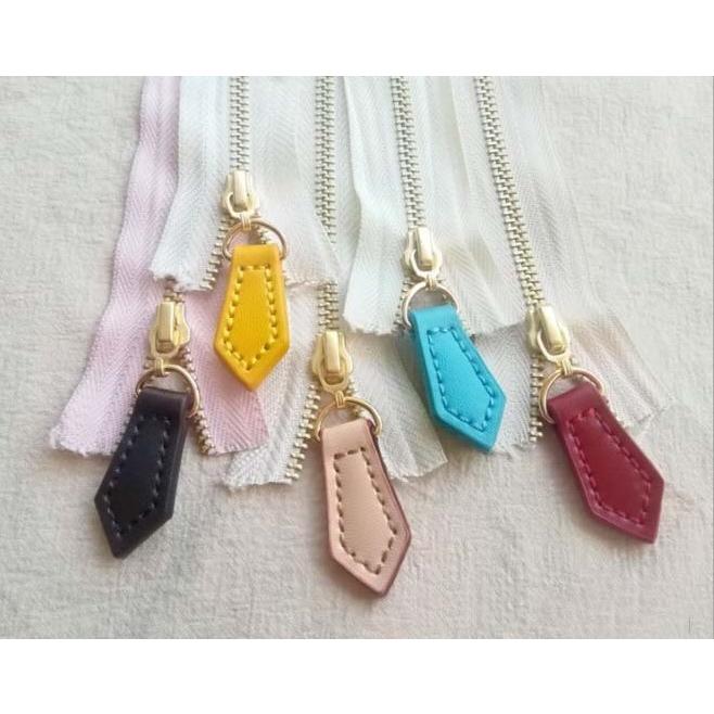 ファスナースライダー持ち手　交換パーツ 14色 　三角形　レザー 皮革 ファスナーチャーム 　手芸 手芸用品 手作り ハンドメイド 「メール便OK」 |  | 02