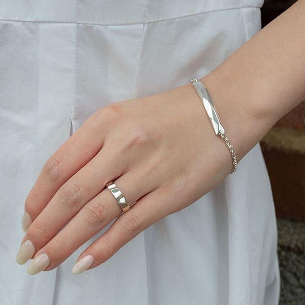 【ネコポス便！送料無料※指定日 ・代引き不可】 レディス　ブレスレット 刻印 名入れ 人気 ギフト 銀製 DAgDART ダグダート DB-124 |  | 01