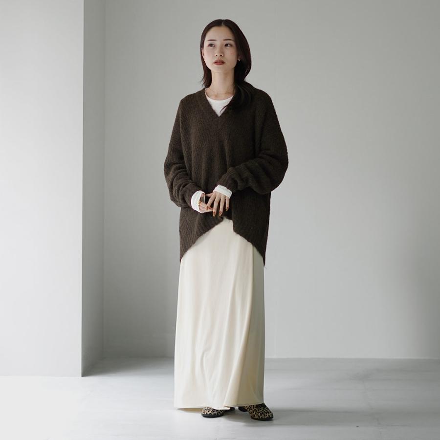 mao made（マオメイド） フェザーヤーン ディープVネック ニット