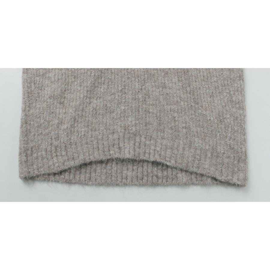 mao made（マオメイド） フェザーヤーン ディープVネック ニット