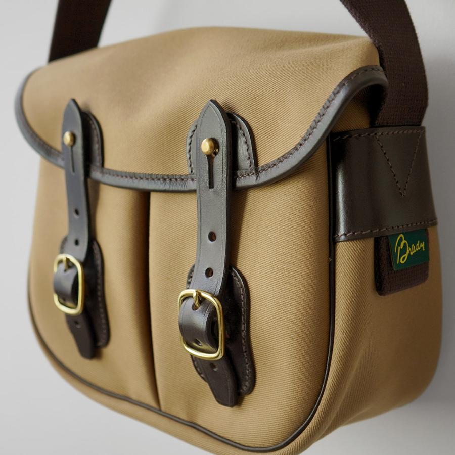 美品 Brady ブレディー NORFOLK ノーフォークkhaki カーキ BRADY（ブレディ） NORFOLK ノーフォーク ショルダーバッグ イギリス製