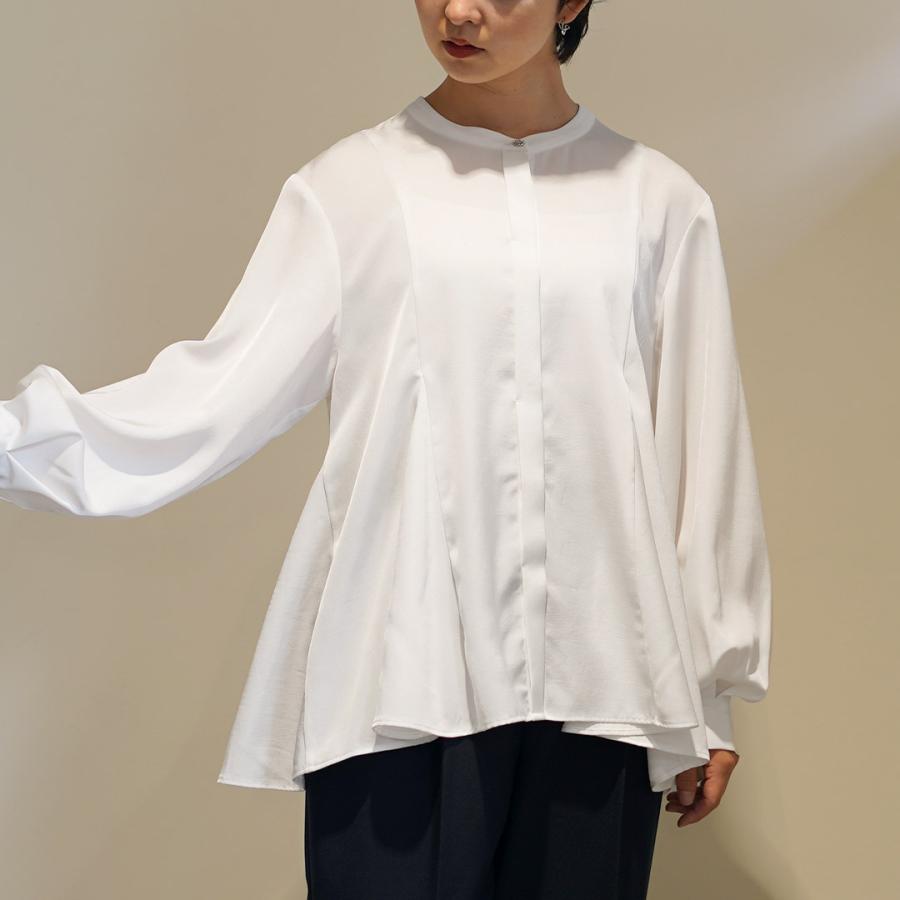 cygne フレアシルエット 長袖シャツ ホワイト CHIGNON（シニヨン） 【予約販売：1月上旬発送予定】 トライアングル