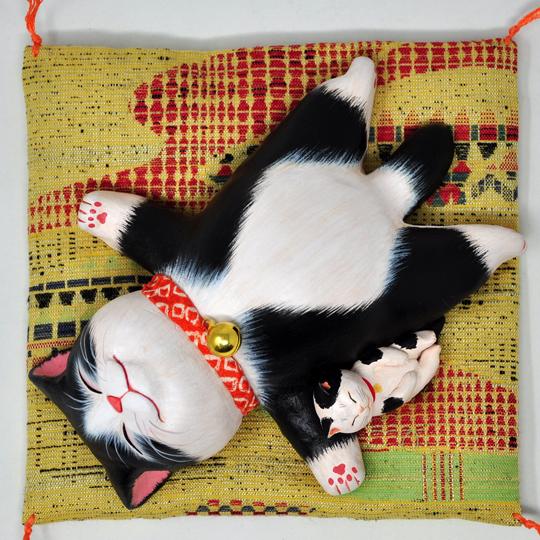 もりわじん作品「寝子」ねこの置物 猫造形 白黒ハチワレ ブチ猫 タウン情報まつやま掲載 :MO-nekobuti:ねこの大五郎 Yahoo