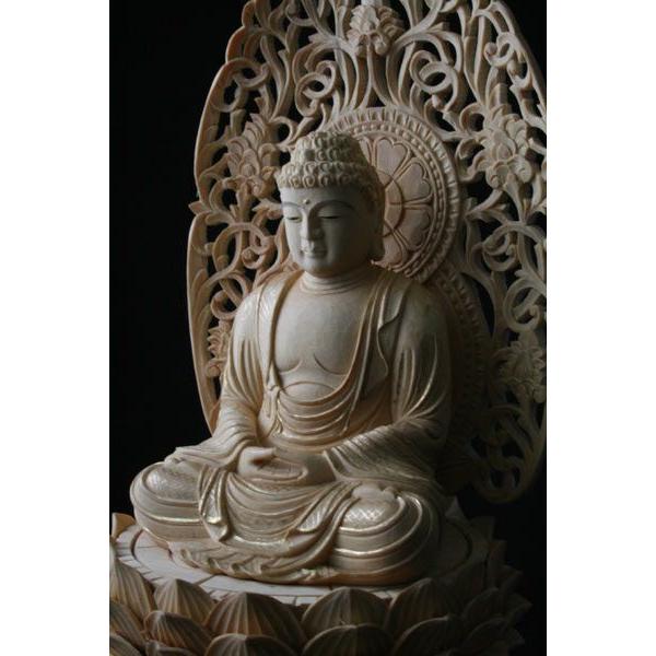 お仏像総柘植 眼入座釈迦如来（金泥入) 六角台唐草光背2寸