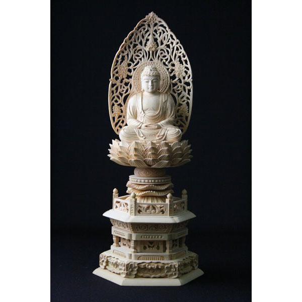 お仏像総柘植 眼入座釈迦如来（金泥入) 六角台唐草光背2寸 : 大黒屋