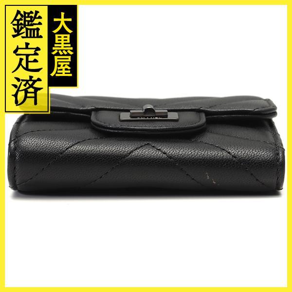 CHANEL（シャネル） 2.55 スモールウォレット 三つ折り財布 Vステッチ