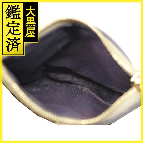 FENDI（フェンディ） FENDI FFエンボス バゲット 二つ折財布 8M0447