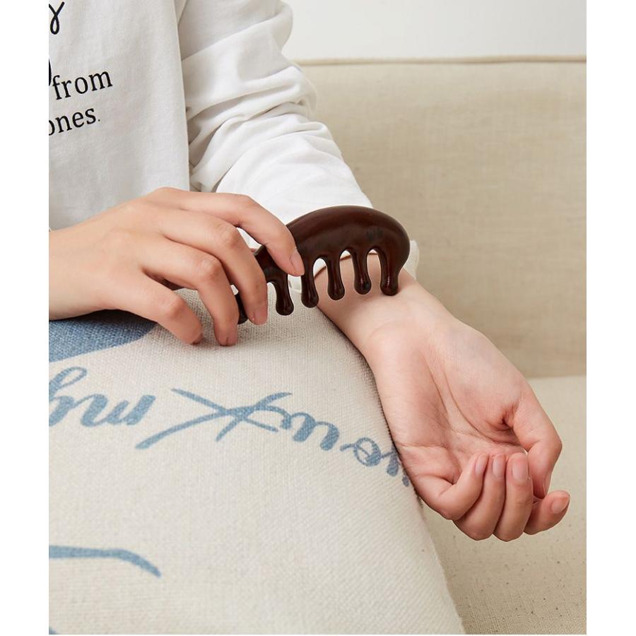 送料無料 木櫛 頭部マッサージ 頭皮ケア リンパマッサージ くし 檀木 厚型 携帯サイズ ヘアブラシ 頭皮ケア 頭皮マッサージ 髪用ブラシ 多機能 抜 |  | 10