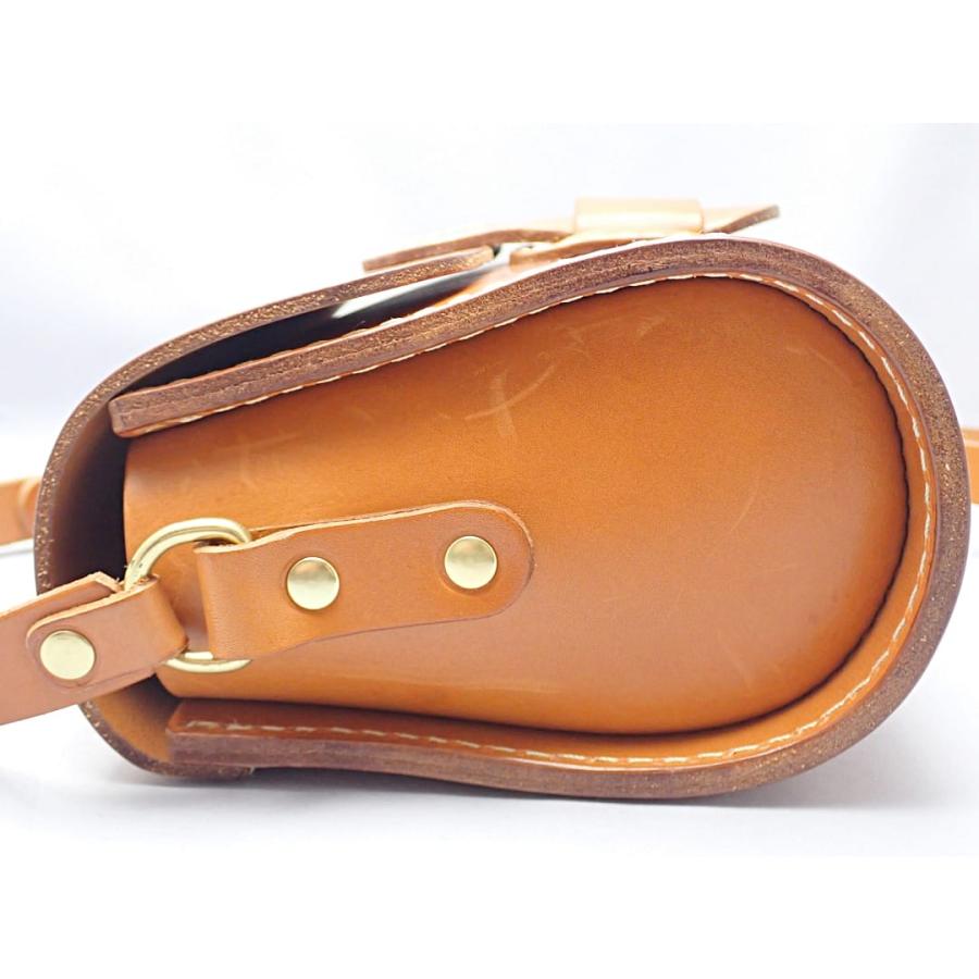 美品✨ヘルツ ショルダーバッグ レザー ライトブラウン ロゴ型押し ゴールド金具 HERZ ヘルツ ショルダーバッグ 太ベルト・ショルダーポシェット CP-1