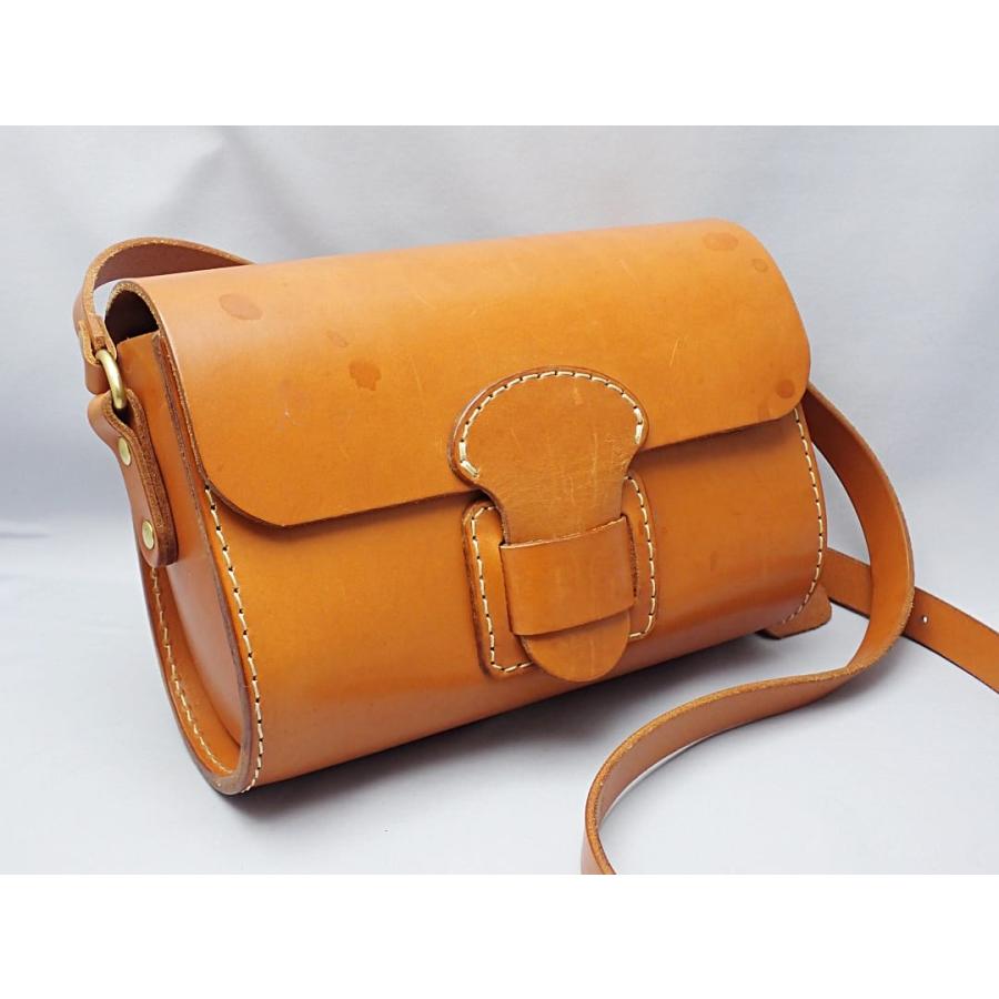 【美品】 HERZ ヘルツ メッセンジャーバッグ ショルダーバッグ キャメル 中古・古着通販】Herz (ヘルツ) ギボシ留めショルダーバッグ(M