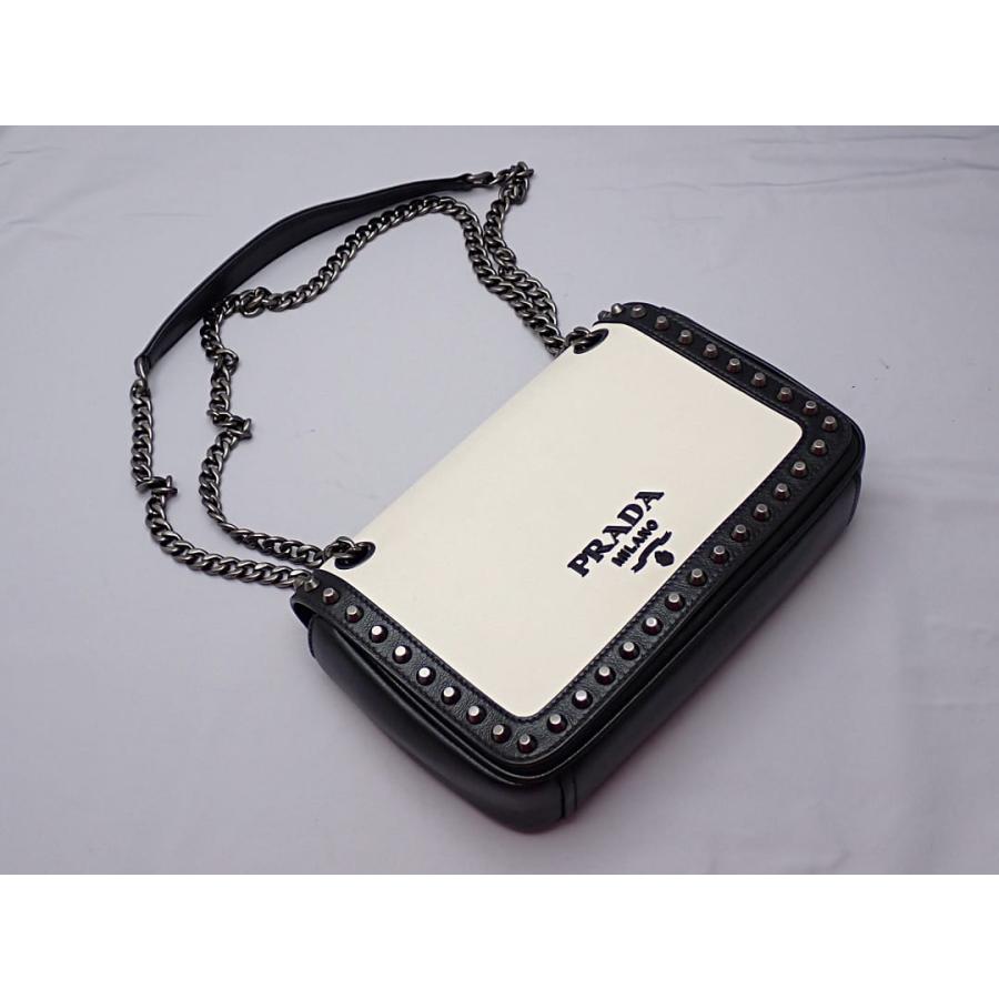 PRADA プラダ スタッズ チェーン ショルダーバッグ 1BD147 ホワイトｘブラック レザー 中古B+ 【送料無料】 A-8949の画像
