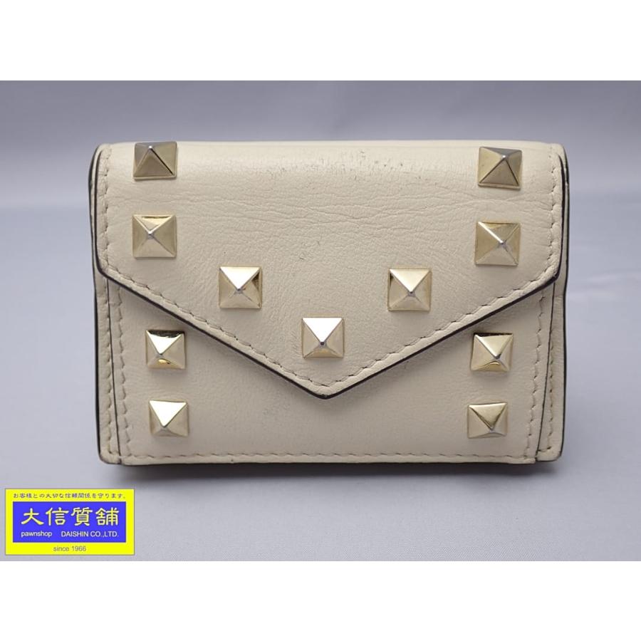 VALENTINO GARAVANI ヴァレンティノ ガラヴァーニ 三つ折り財布 WW2P0Q47 レザー スタッズ アイボリー 中古B 【送料無料】 A-9148【質屋出品】 VALENTINO GARAVANI（ヴァレンティノ ガラヴァーニ） ヴァレンティノ