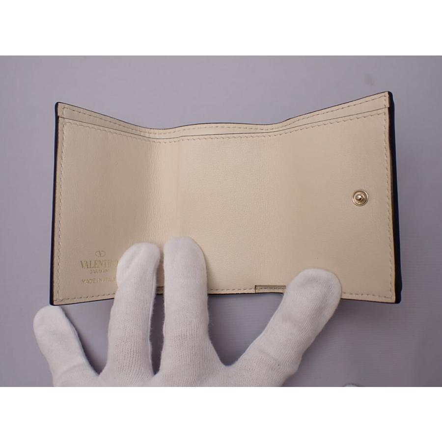 VALENTINO GARAVANI ヴァレンティノ ガラヴァーニ 三つ折り財布 WW2P0Q47 レザー スタッズ アイボリー 中古B 【送料無料】 A-9148【質屋出品】 VALENTINO GARAVANI（ヴァレンティノ ガラヴァーニ） ヴァレンティノ