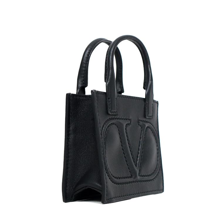 ヴァレンティノ・ガラヴァーニ Vロゴ バックパック ヴァレンティノ ガラヴァーニの新作バッグ、“V”ロゴ＆リボンをあしらっ