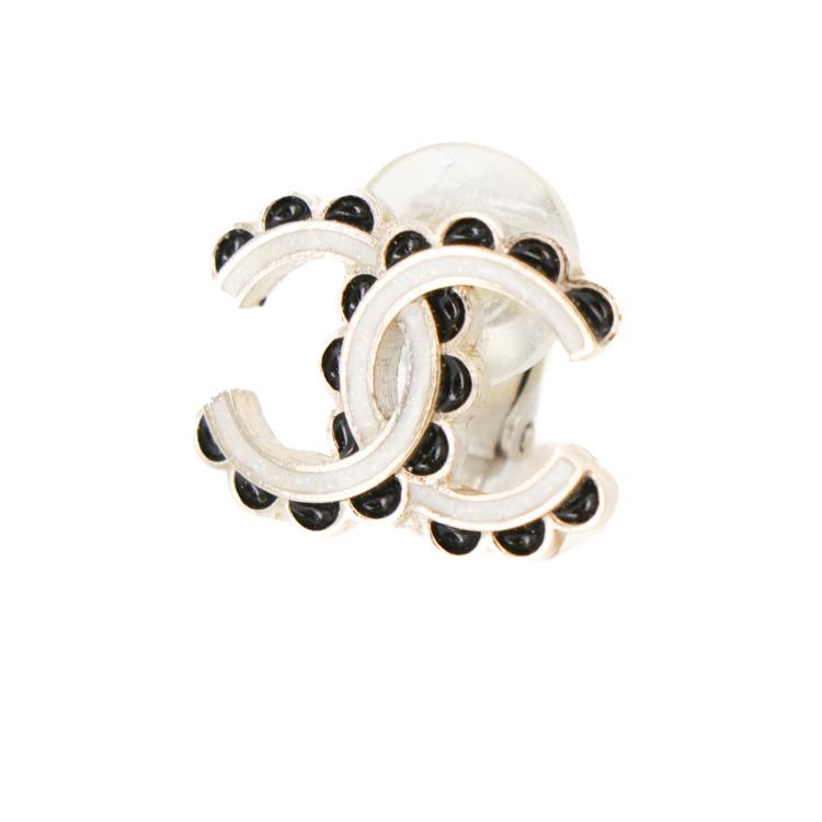 CHANEL イヤリング　CHANELロゴ　未使用 CHANEL（シャネル） 【ほぼ未使用品】CHANEL ココマーク ロゴ
