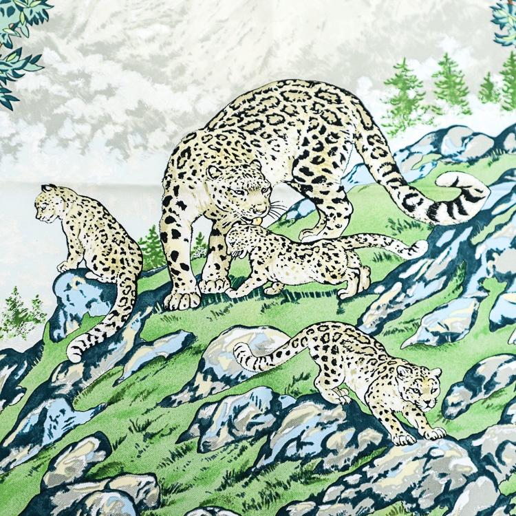 HERMES　エルメス　カレ90 SICHUAN 四川省　パンダ　動物　水色 HERMES（エルメス） カレ90 大判スカーフ SICHUAN 四川省 ライトブルー