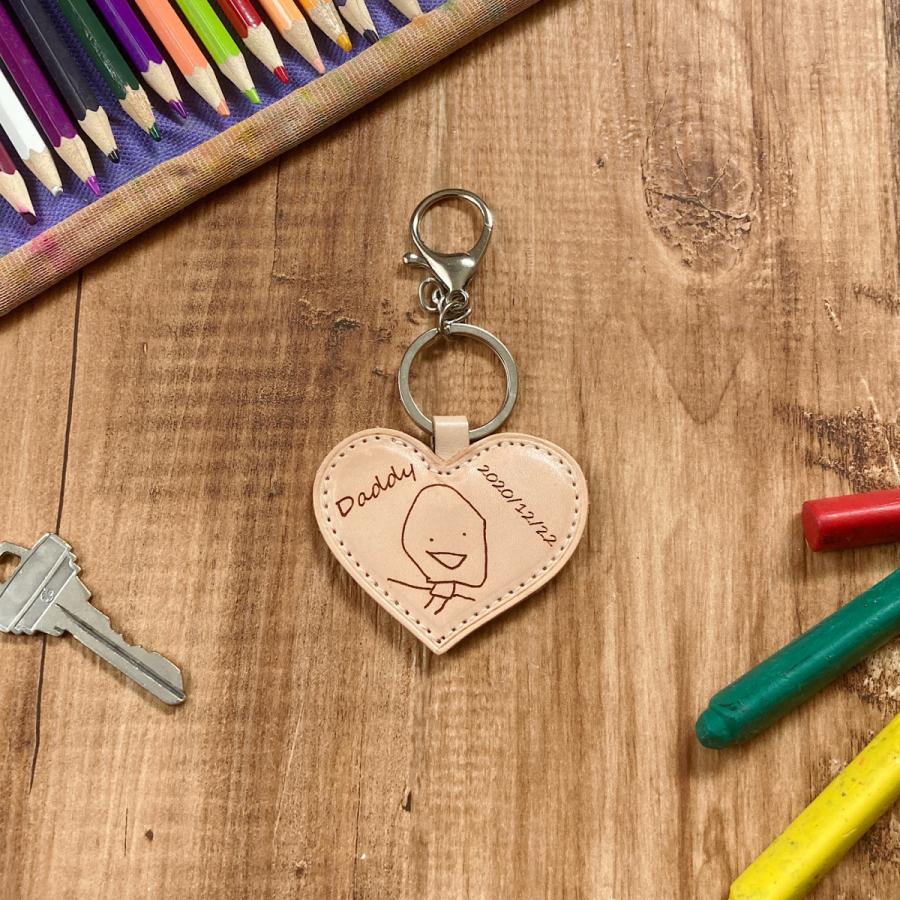 "スマホで撮って送るだけ" 「子供の絵」 から作る世界で一つのキーホルダー　<ハート型> ヌメ革　ギフト包装付き　 | 