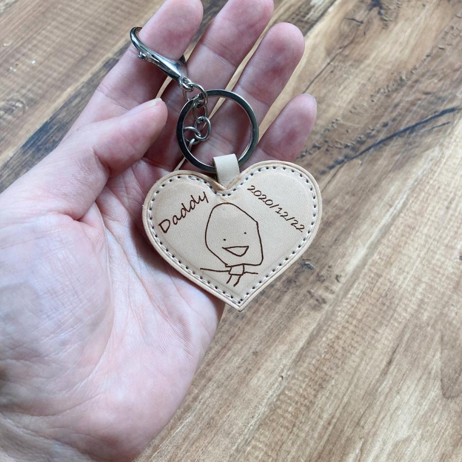 "スマホで撮って送るだけ" 「子供の絵」 から作る世界で一つのキーホルダー　<ハート型> ヌメ革　ギフト包装付き　 |  | 02