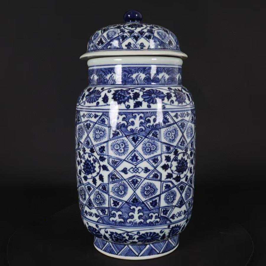 中国古美術.精品収蔵 .手動描画 .青花磁器.花卉紋.古陶瓷器.置物.擺件