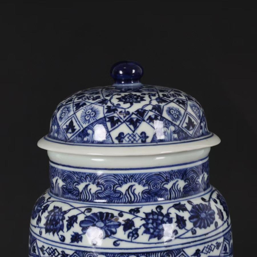 中国古美術.精品収蔵 .手動描画 .青花磁器.花卉紋.古陶瓷器.置物.擺件