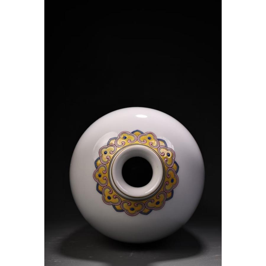 中国美術　大清雍正年製銘　陰刻　粉彩　昇龍花唐草文　梅瓶 期間限定送料無料】 中国美術 大清雍正年製銘 陰刻 粉彩 昇龍花