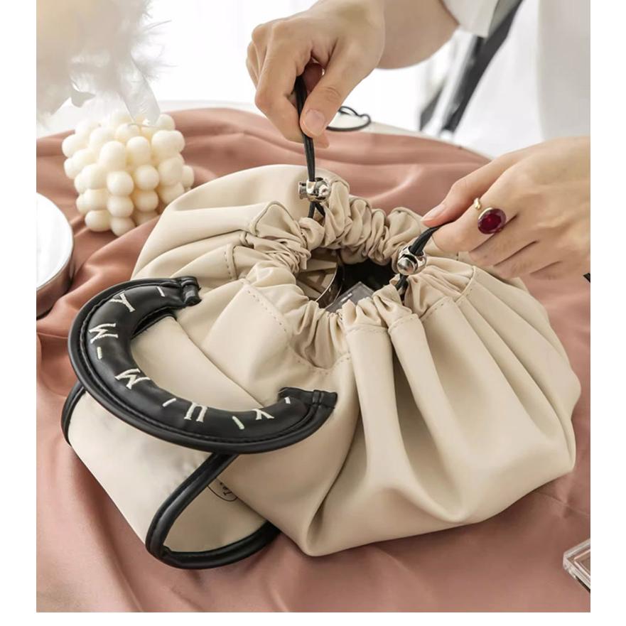 化粧ポーチ 巾着型 メイクポーチ コスメポーチ レディース 女性 大容量 収 トラベルポーチ 可愛い おしゃれ 便利 旅行 出張 外出 お出掛け 普段使い 婦人 |  | 03